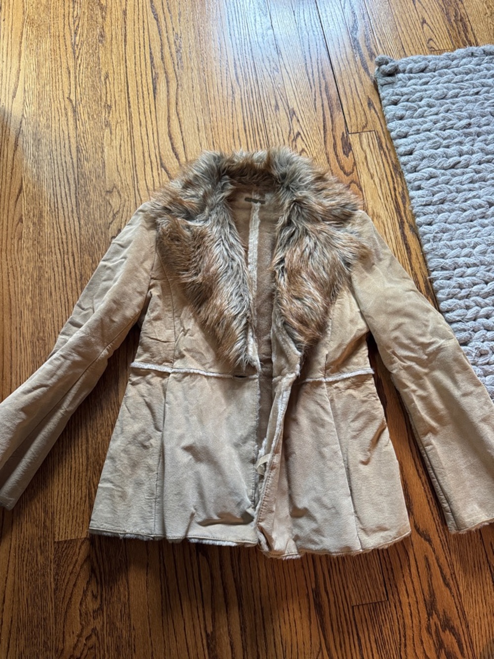 GUESS Tan Faux Fur Collar size M Teddy Jacket